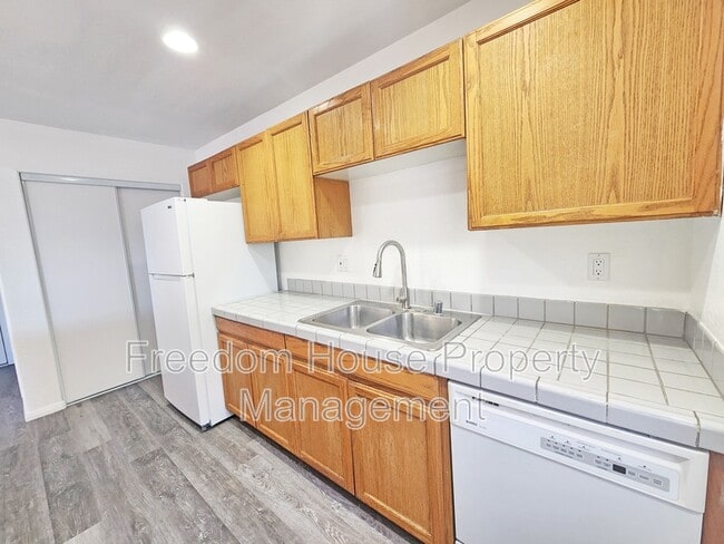 Building Photo - 670 Bourbon St