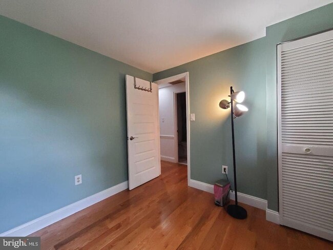 Building Photo - 15840 Buena Vista Dr