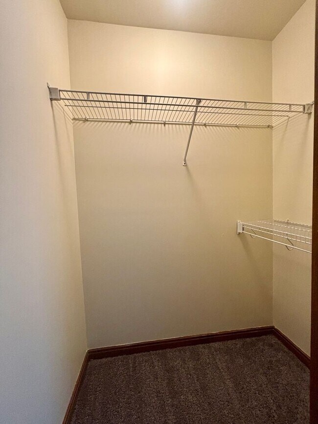 Building Photo - Avenue Condo #201