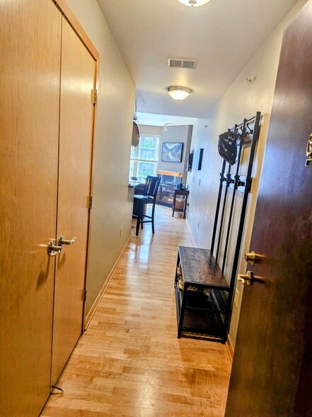 Apartment Entry Way - 333 W Mifflin St