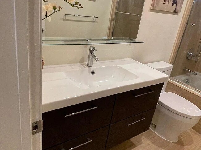 Building Photo - 5354 Lindley Ave