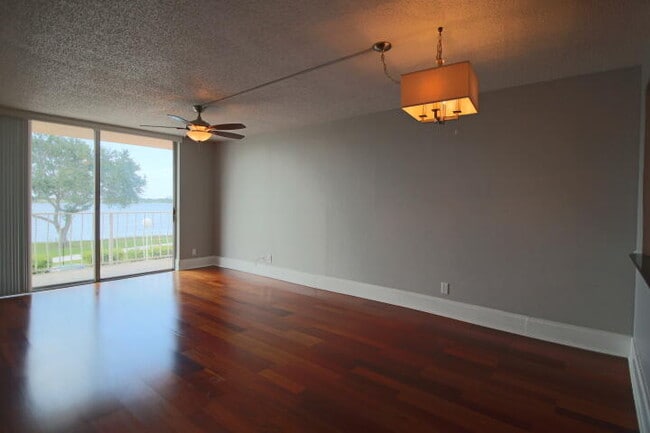 Building Photo - 470 Executive Center Dr