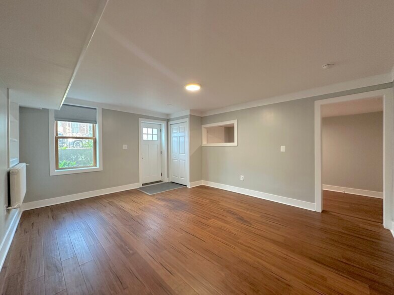 Building Photo - 202 Grand St