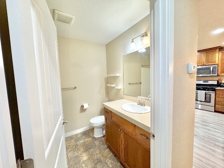 Building Photo - 5021 NE 29th Ave