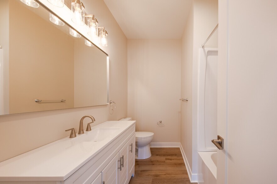 Building Photo - 412 W Baraga Ave