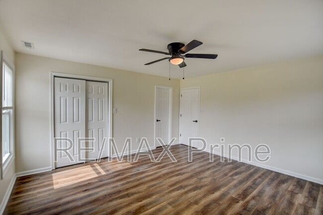 Building Photo - 3900 Raintree Ct