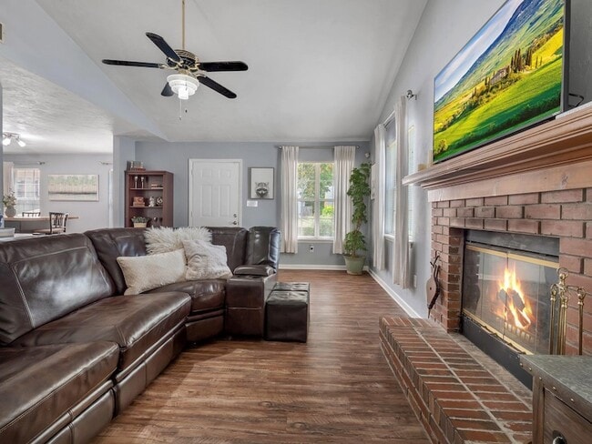 Building Photo - 1572 Cinnamon Bear Cir