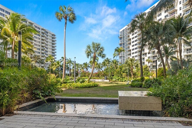 Building Photo - 1500 Bay Dr E