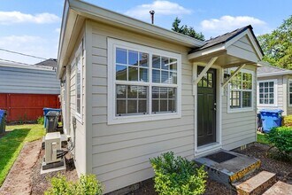 Building Photo - 19th 4-Plex - 000004