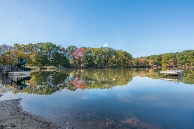 Building Photo - 25 Lake Rd