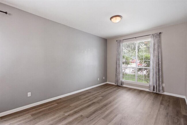 Building Photo - 2302 Brookhollow Terrace