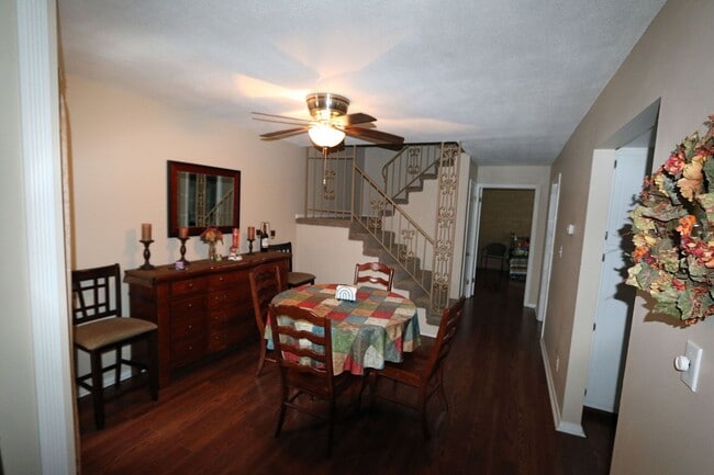 Building Photo - 3-bedroom, 3 bathroom furnished home in Saint Joseph