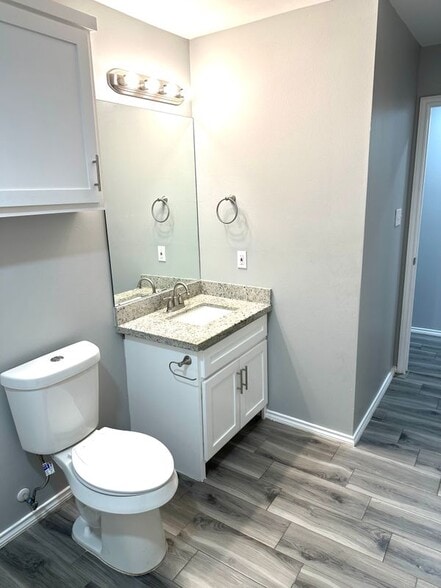 Building Photo - 324 Uva Ln