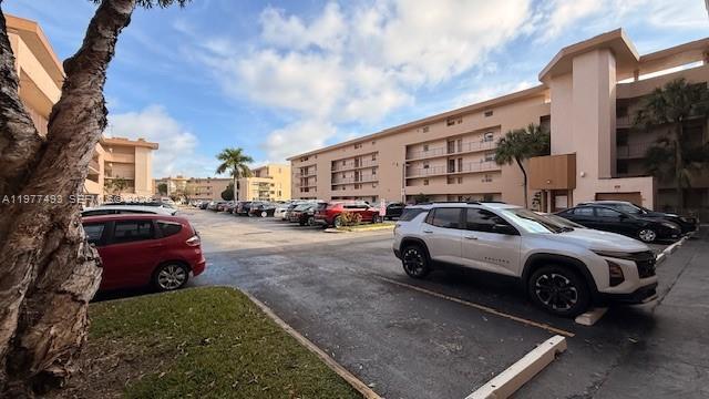 Building Photo - 8895 Fontainebleau Blvd