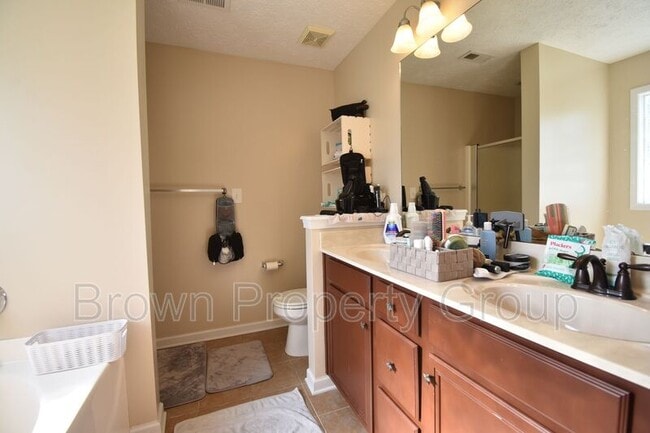 Building Photo - 214 Cross Creek Dr