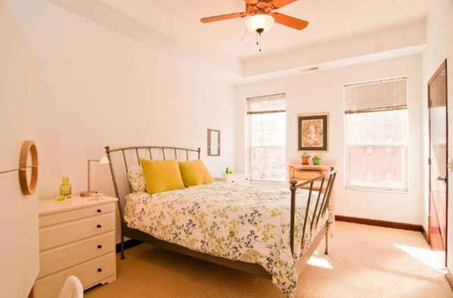 Building Photo - 308 E 18th St