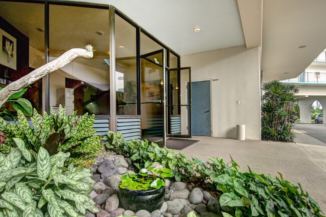 Building Photo - 2405 Kalanianaole St