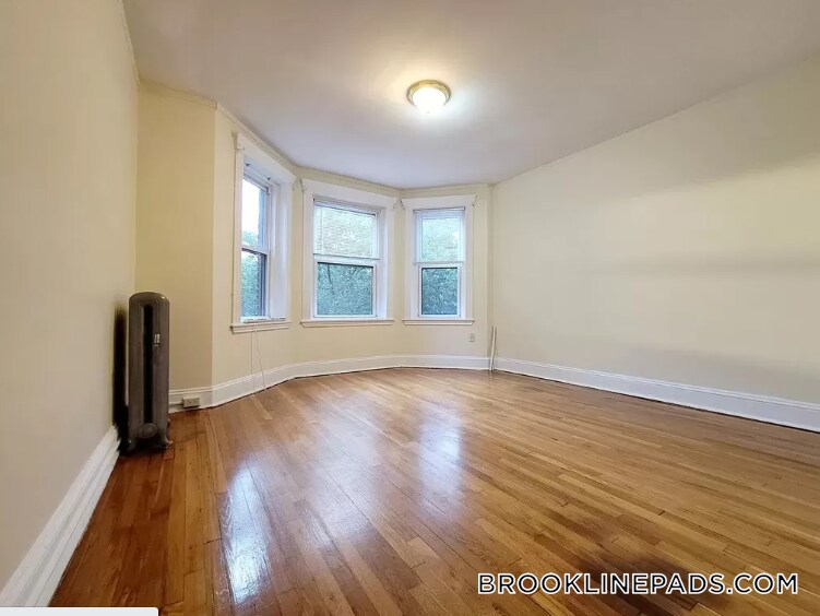 Building Photo - 360 Riverway
