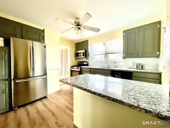 Building Photo - 55 Bronx Ave