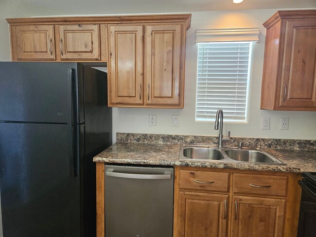 Building Photo - Very cute 3 bed/2 bath manufactured home w...