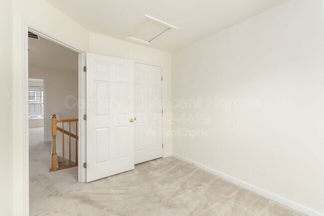 Building Photo - 1030 Harrison Cir