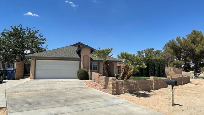 Primary Photo - Perfect Pool House...Wont' Last!