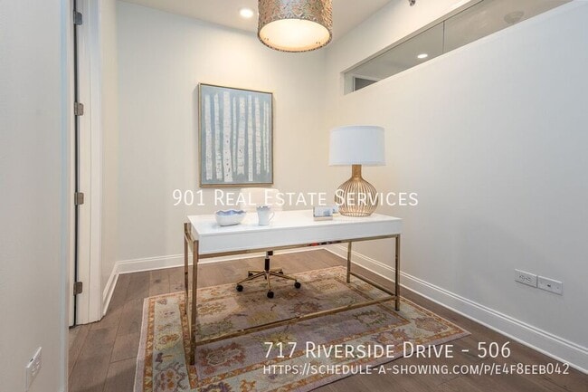 Building Photo - 717 Riverside Dr