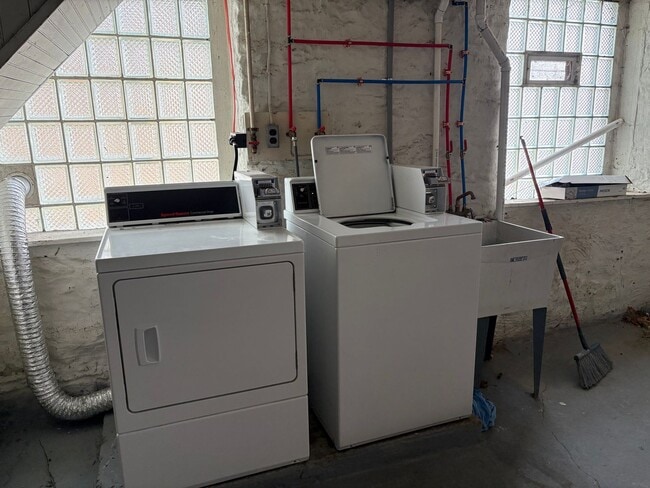 Building Photo - The Bryant House