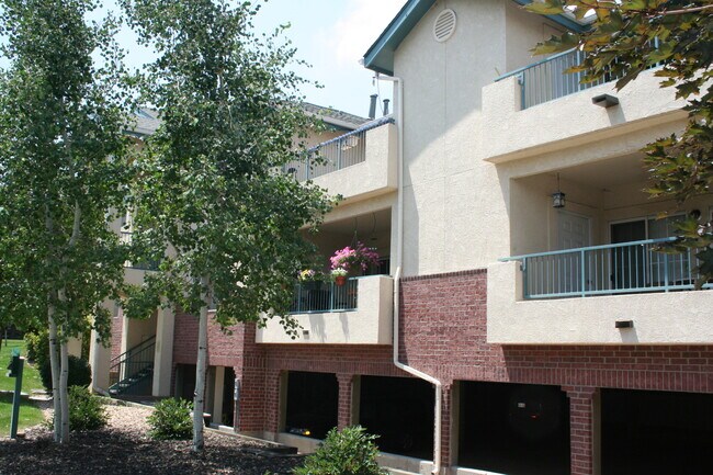 Building Photo - 530 Mohawk Dr