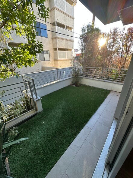 Building Photo - 1666 Greenfield Ave