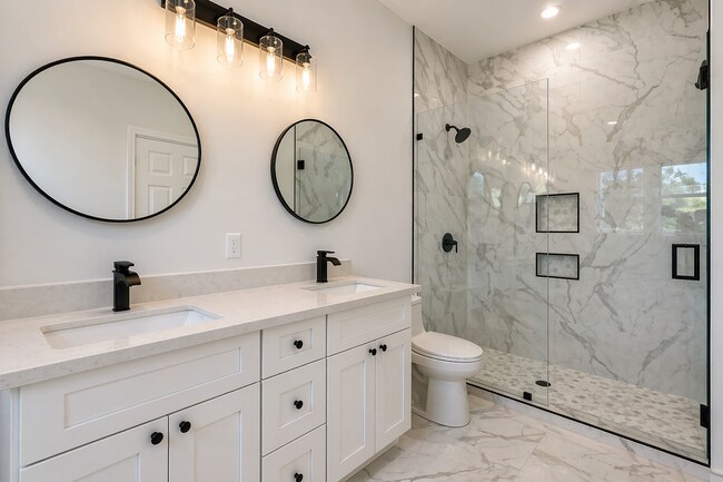 Building Photo - 2707 Jackson Blvd