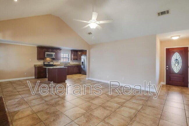 Building Photo - 2135 Baywood Dr