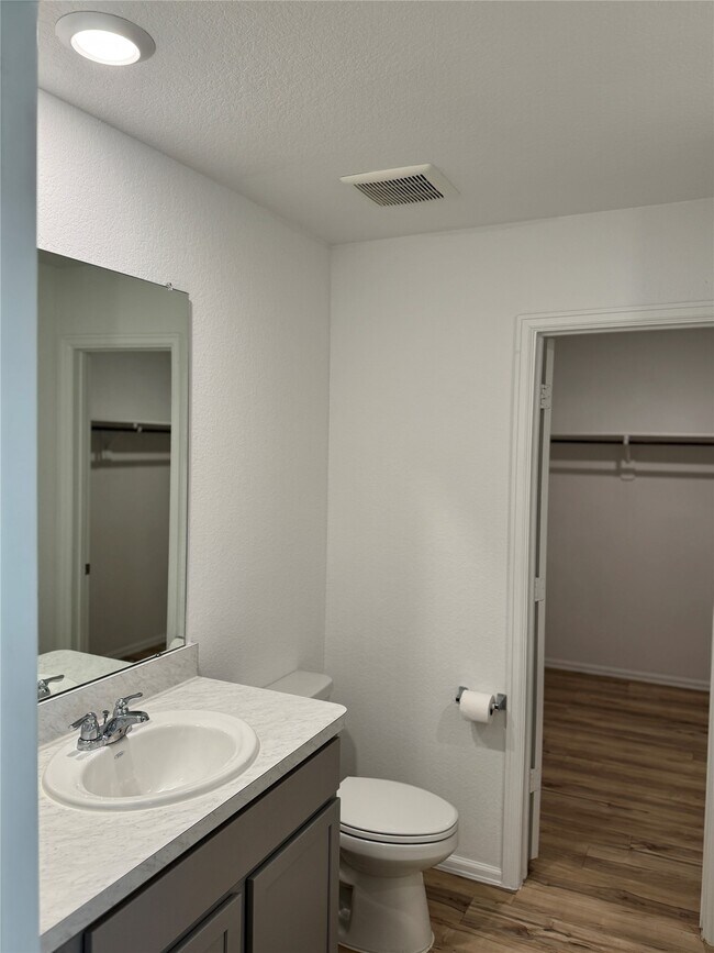 Building Photo - 17591 Longwood Trce Ln