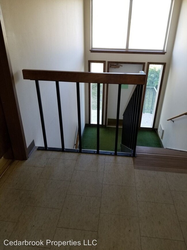 Building Photo - 2 br, 1 bath Apartment - 425 6th Ave S