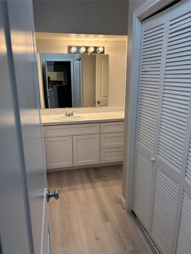 Building Photo - 2626 Holly Hall St