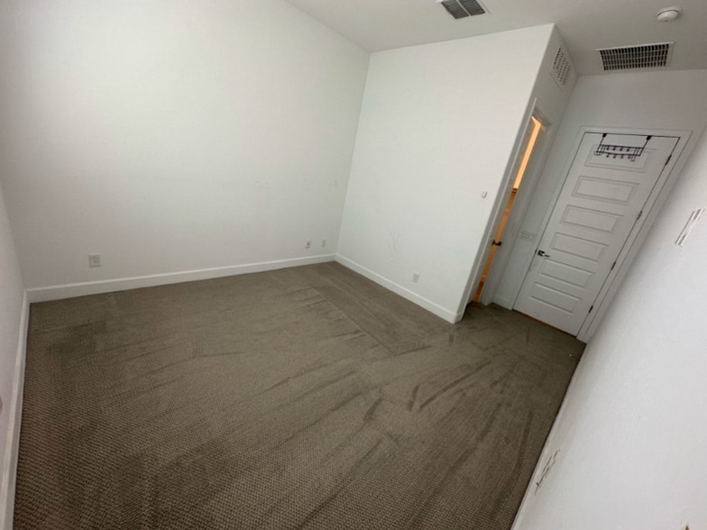 Building Photo - 6219 S 25th Pl