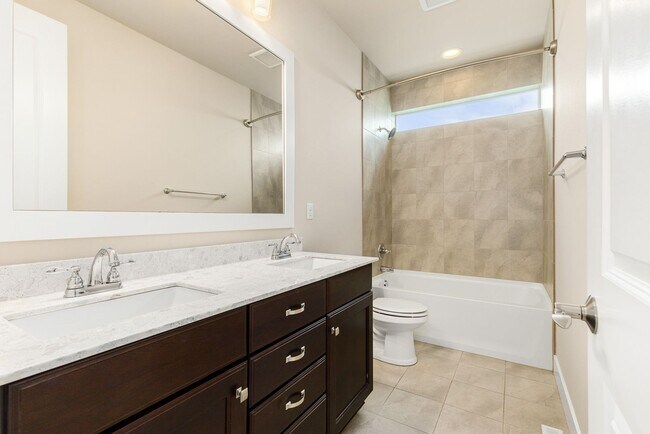 Building Photo - Gorgeous Tons of Upgrades 3 Bedroom Loft &...