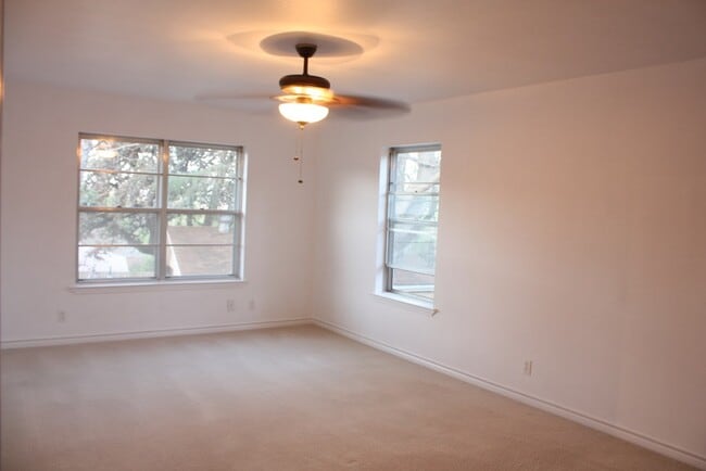 Building Photo - 1316 Carol Ann Dr