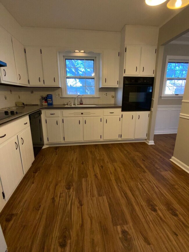 Building Photo - 418 Parkwynne Rd