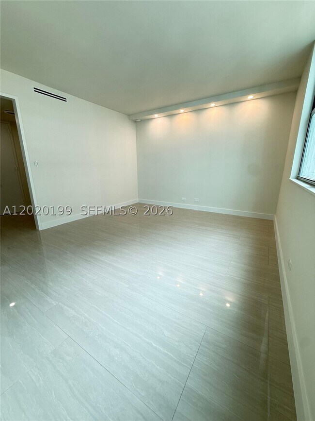 Building Photo - 5055 Collins Ave
