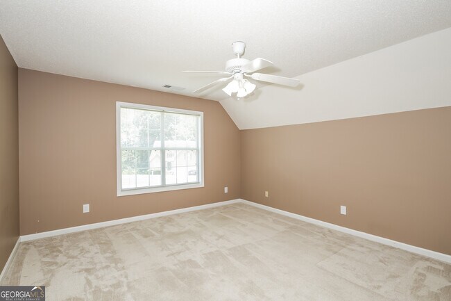 Building Photo - 1352 Vine Cir