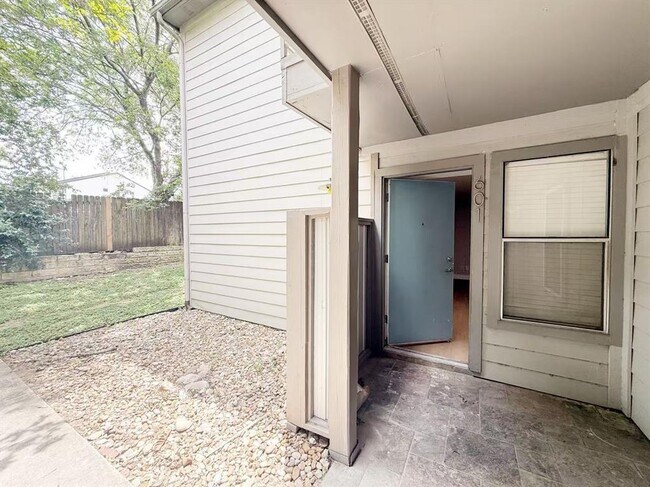 Building Photo - 3204 Menchaca Rd