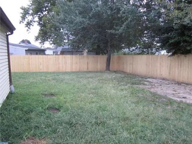 Building Photo - 3 Bed Home for Rent