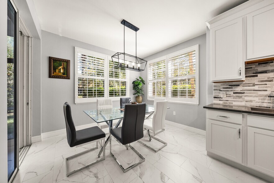 Building Photo - 8310 Big Acorn Cir