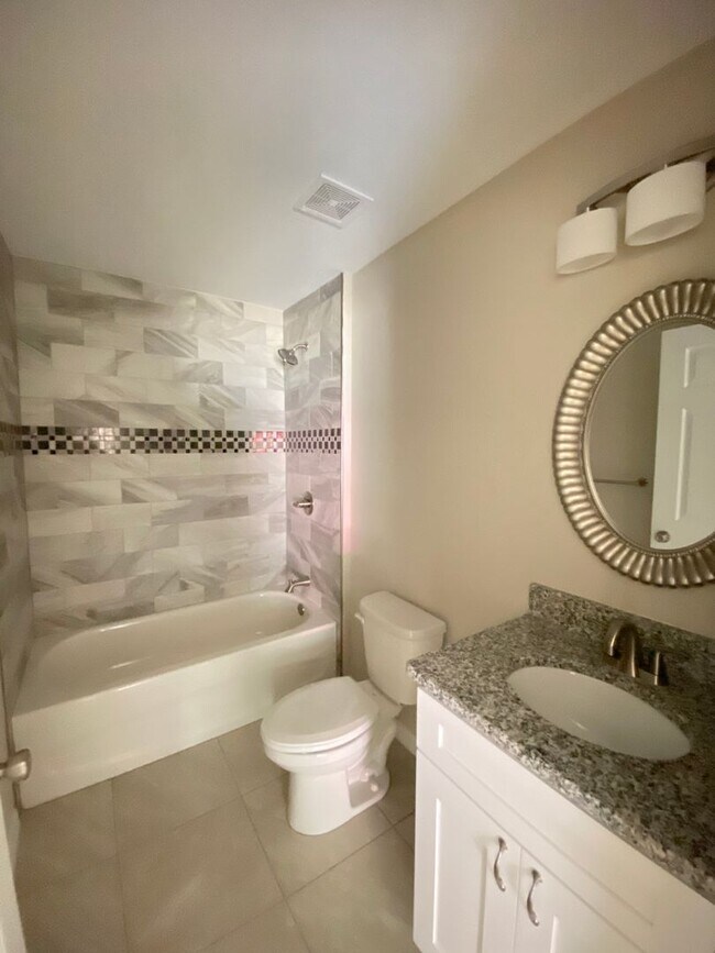 Building Photo - Desirable SE Ocala Neighborhood 3/2/2 **Won't Last**