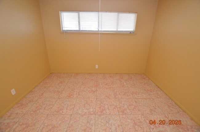 Building Photo - 325 Pershing Dr