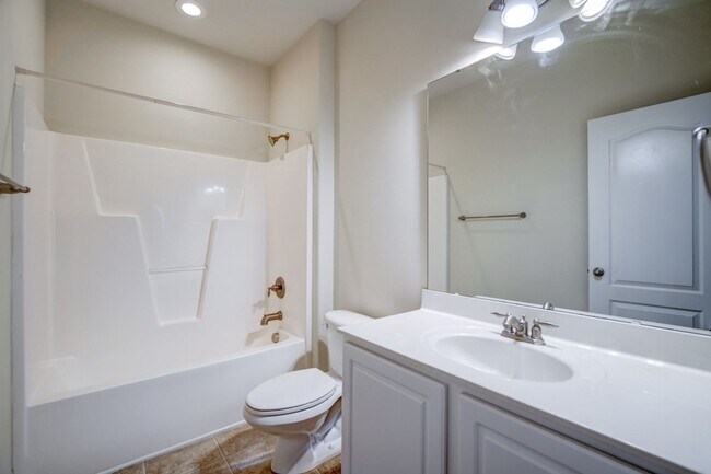 Building Photo - 4 BR/2 BA, 1 Car Garage, Charming Home in ...