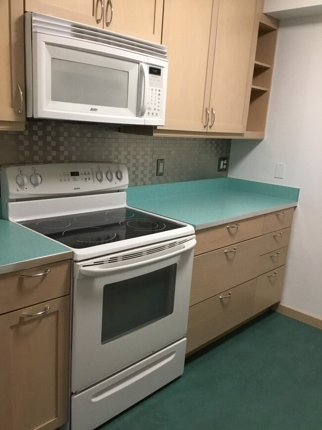 kItchen - 1245 S Maple Rd