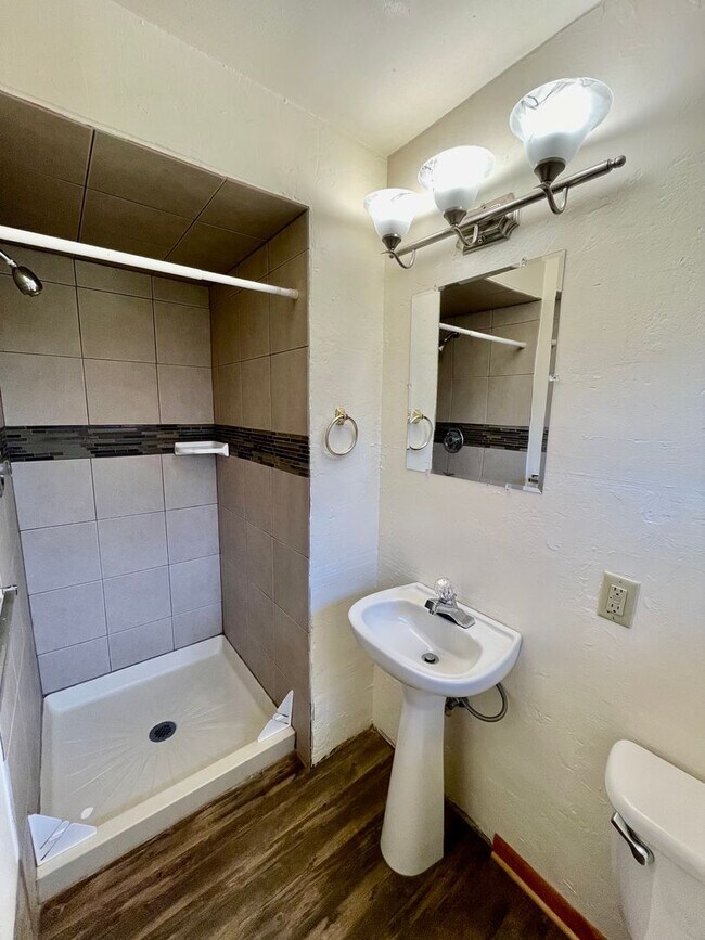 Building Photo - We have the wonderful 3 bed/2 bath you’ve ...