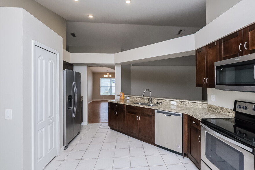 Building Photo - 13035 Bridleford Dr